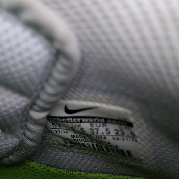 Nikes - Picture 5 of 7